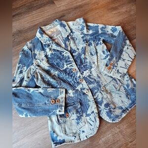 Super cool customized Acid washed Levi Strauss jean jacket size XL